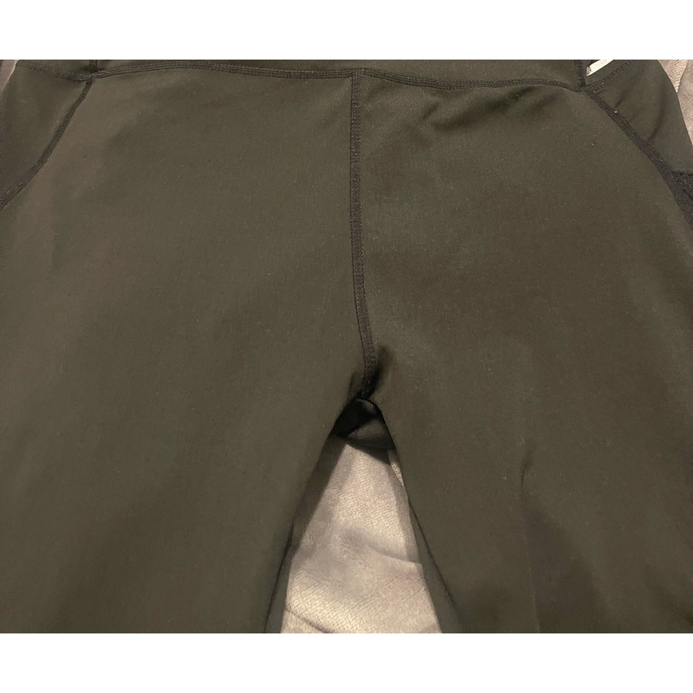 JGX shape enhancing performance capri workout leggings.